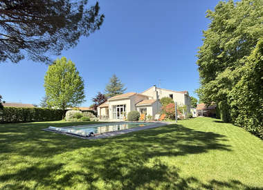 Maison 8 Pièces 221 m²