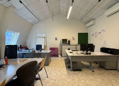 Local professionnel 140 m²